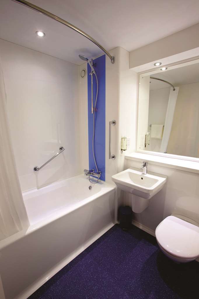 Travelodge Bournemouth Cooper Dean Szoba fotó